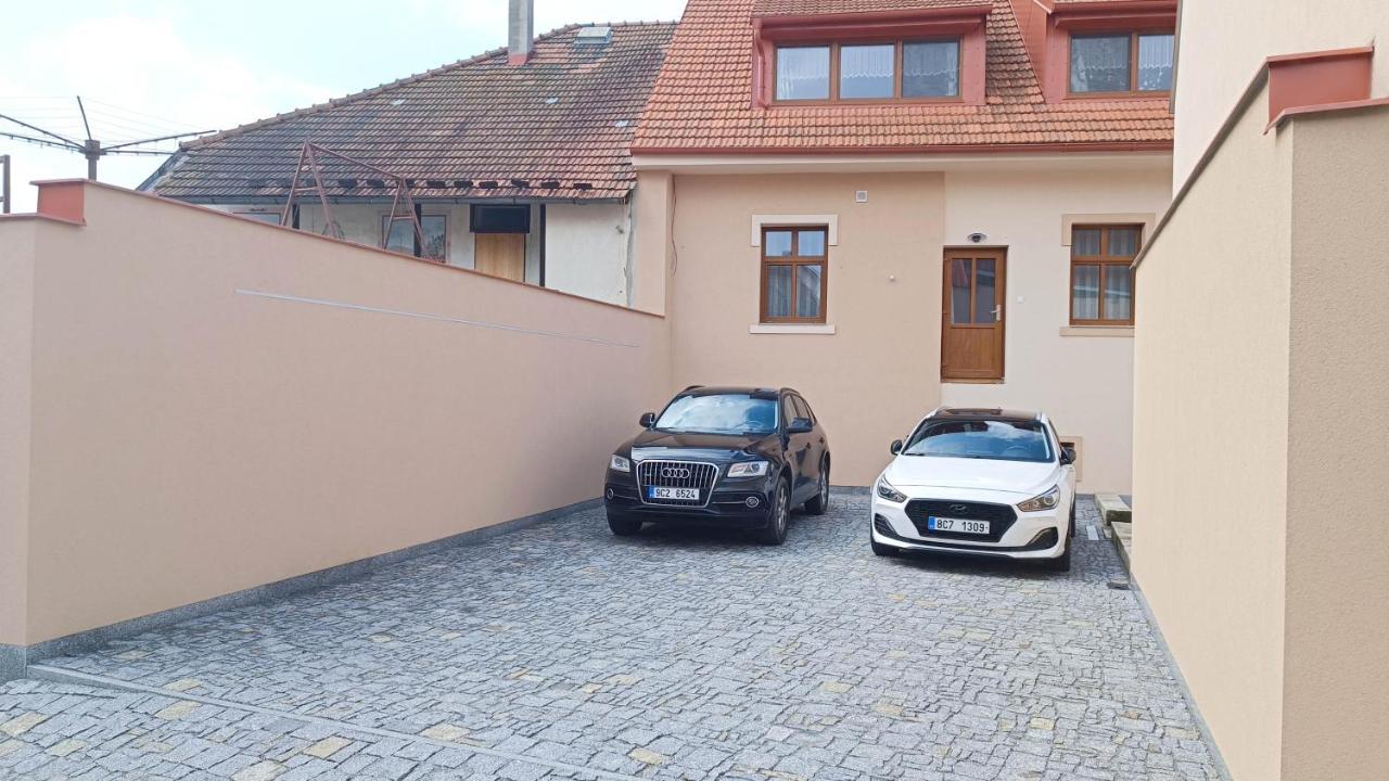 Penzion Harmonie Trhove Sviny Bagian luar foto